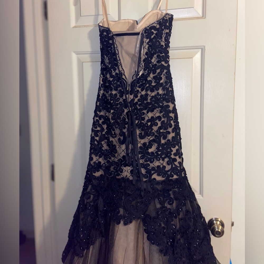 Beautiful Elegant Dress - Picture 5 of 6